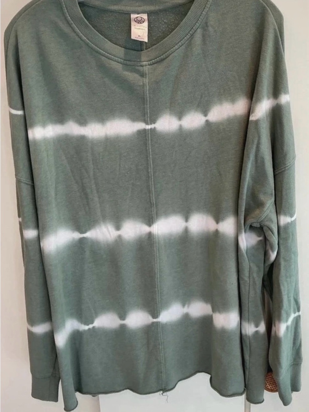 Te Verde Sage Green Tie-Dye Long Sleeve Pullover